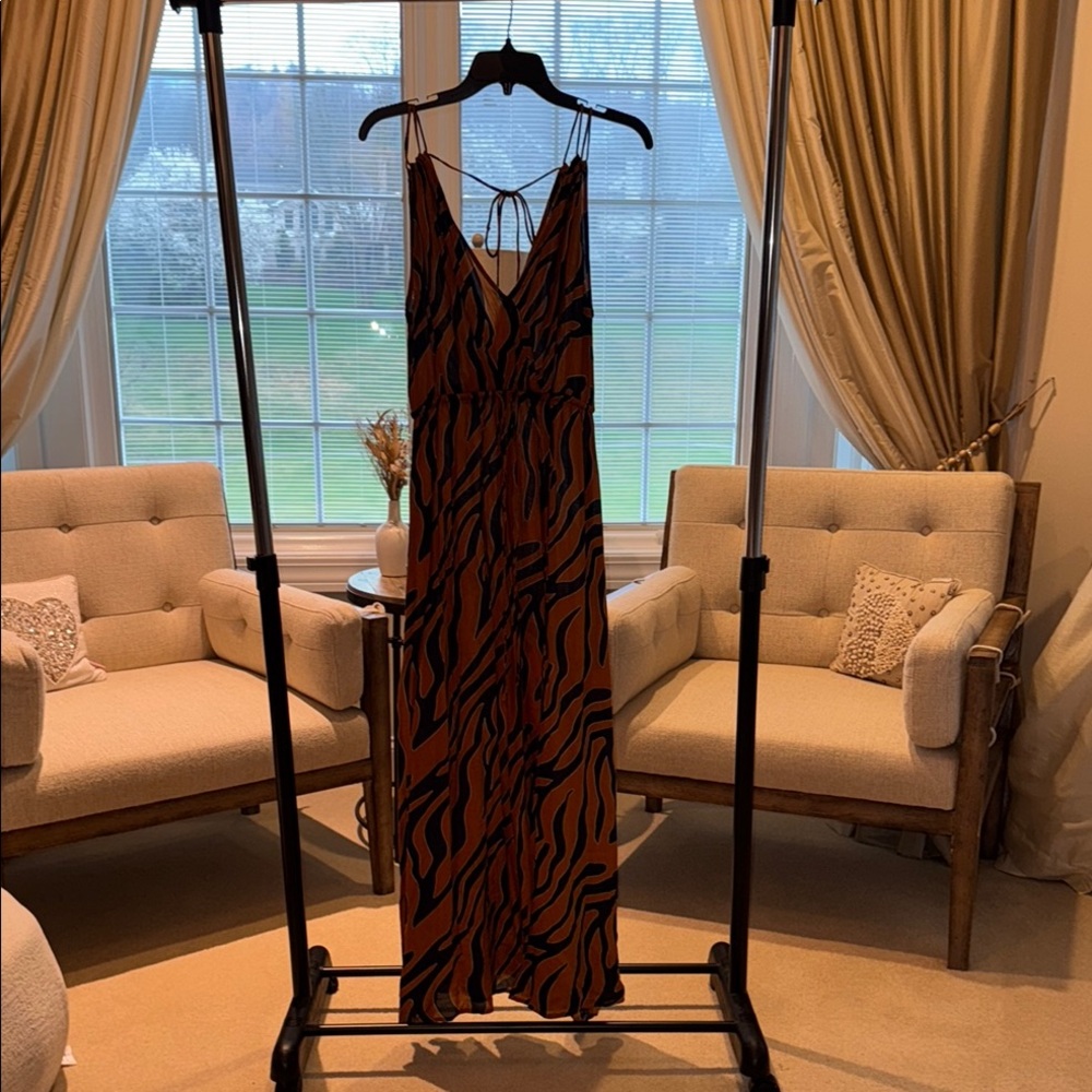 Elegant Navy and Brown Patterned Dress